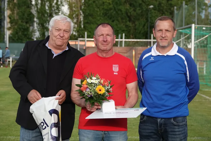Maik Stallbaum im "DFB Club 100 aufgenommen"